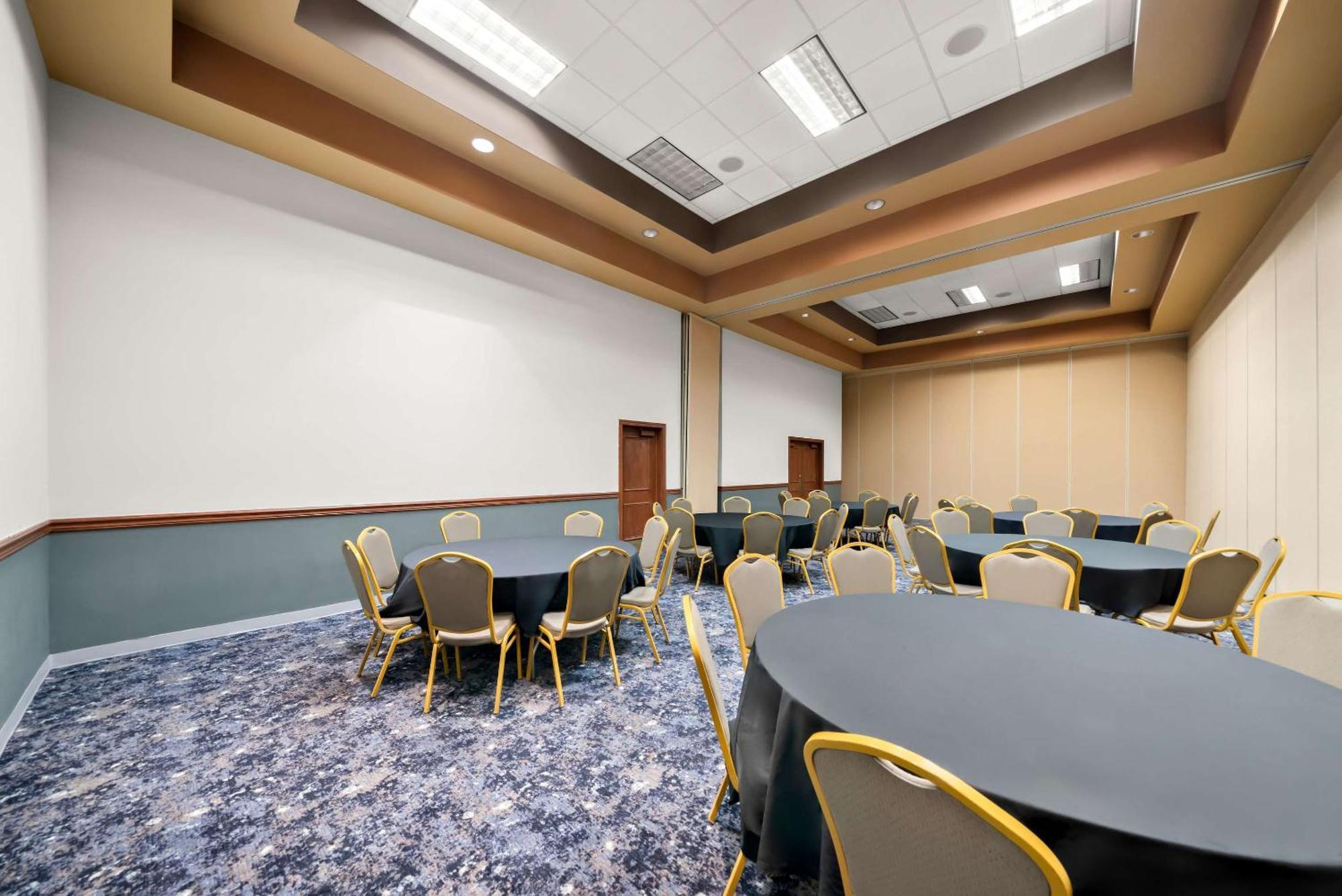 Clarion Inn & Suites And Convention Center Kearney Kültér fotó
