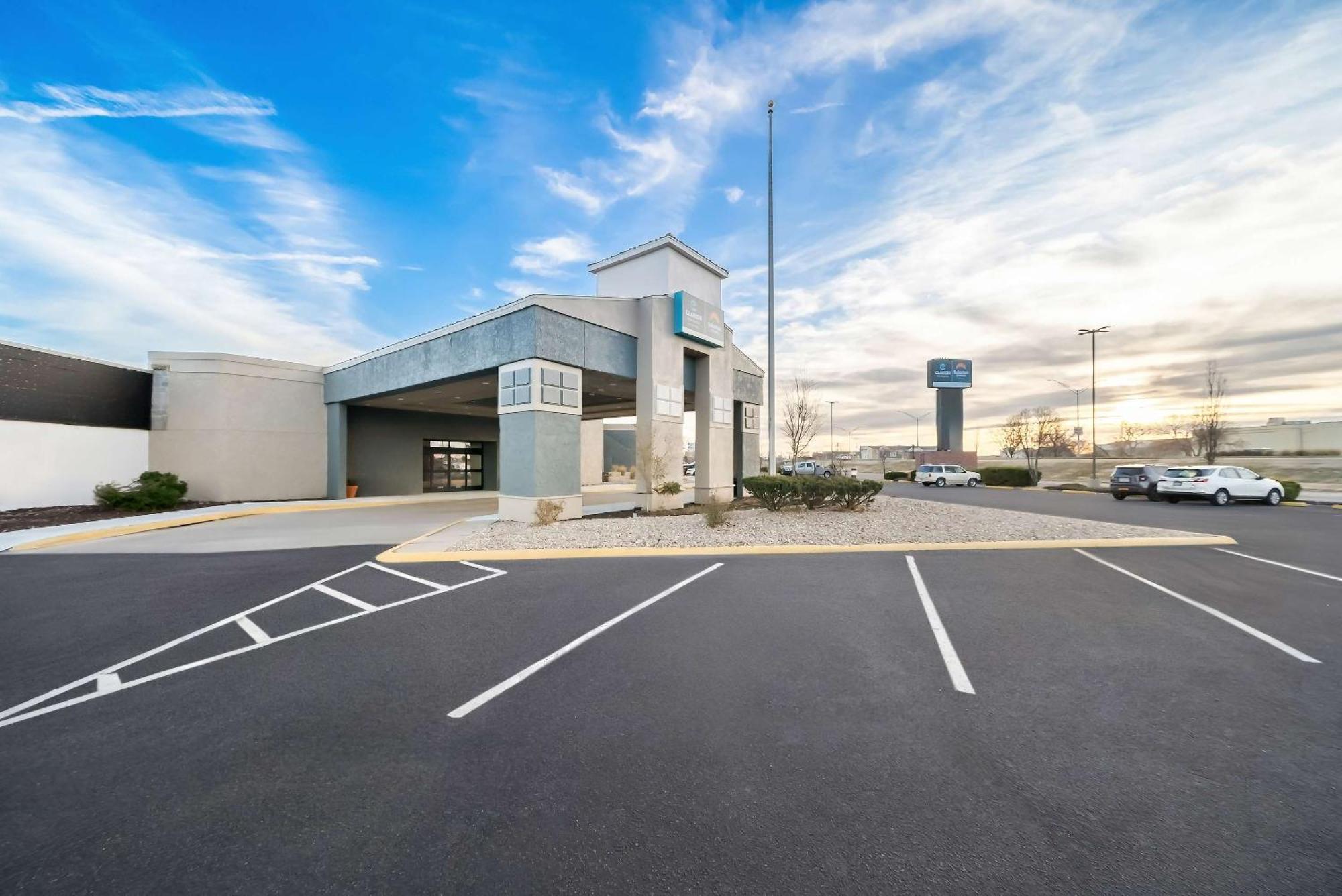 Clarion Inn & Suites And Convention Center Kearney Kültér fotó